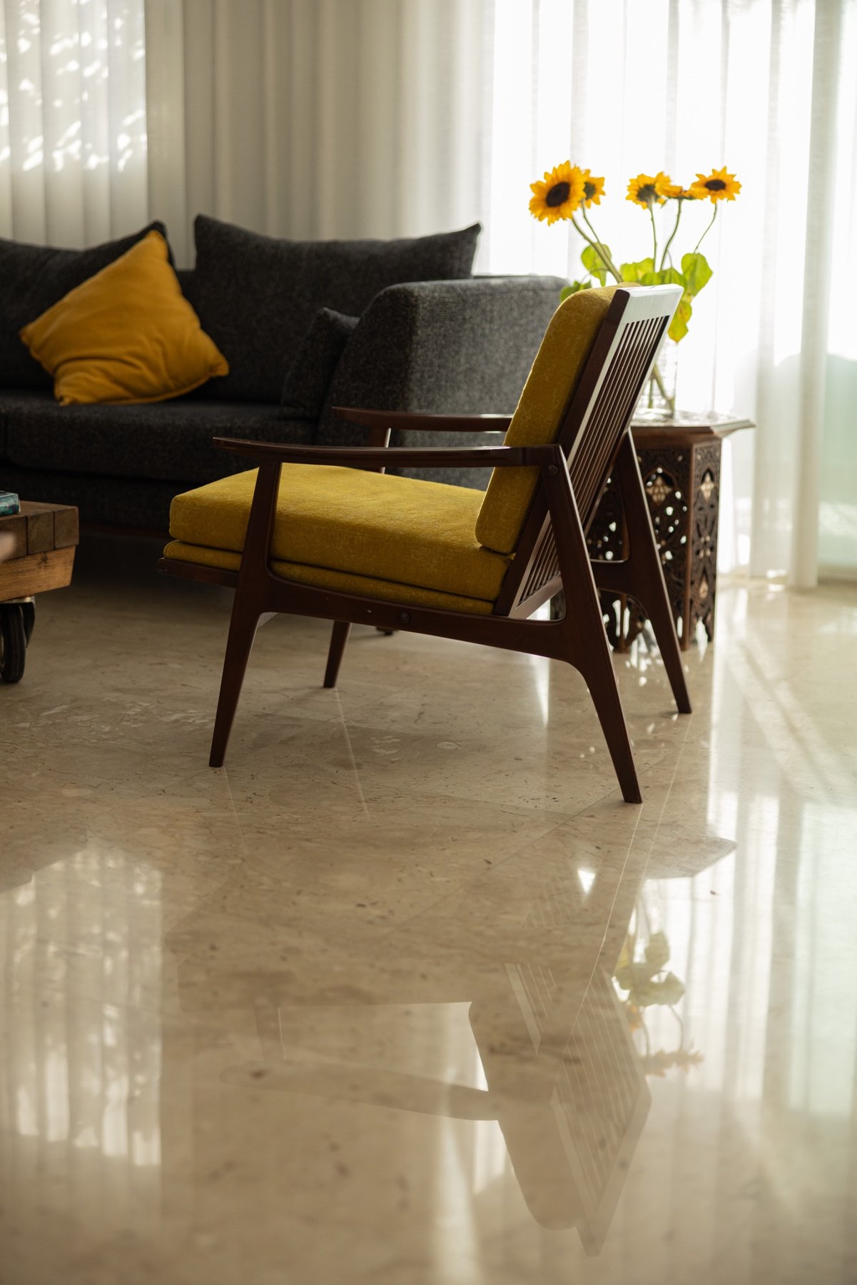 B19 warm furnishing details